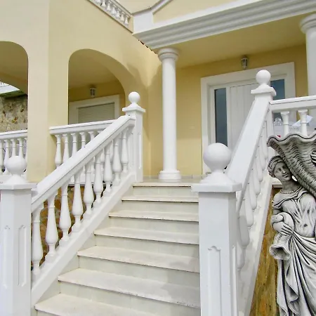 Lissa Luxe 푸엔히롤라