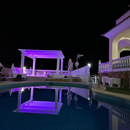 Huvilat Lissa Luxe Fuengirola