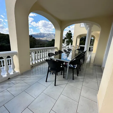 Huvilat Lissa Luxe Fuengirola