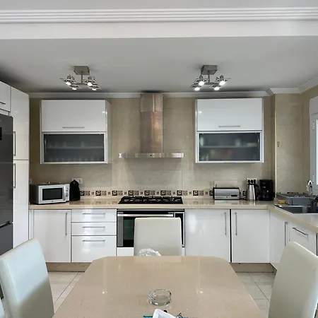 Lissa Luxe Fuengirola