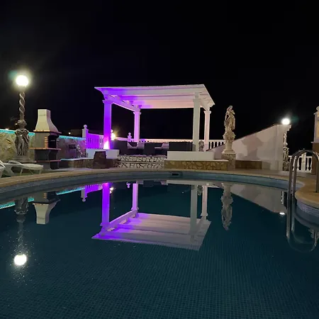 Lissa Luxe Villa *