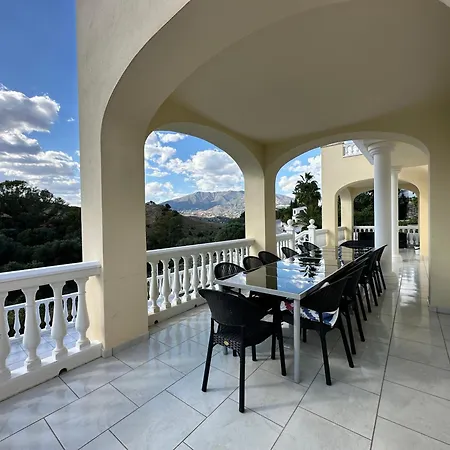 Lissa Luxe Fuengirola